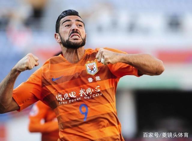 利物浦一路领先，主场压倒对手，保住榜首地位，士气大振