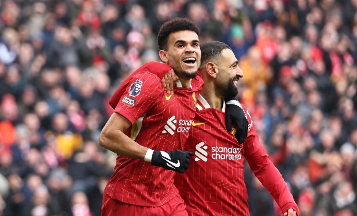 利物浦一路领先，主场压倒对手，保住榜首地位，士气大振