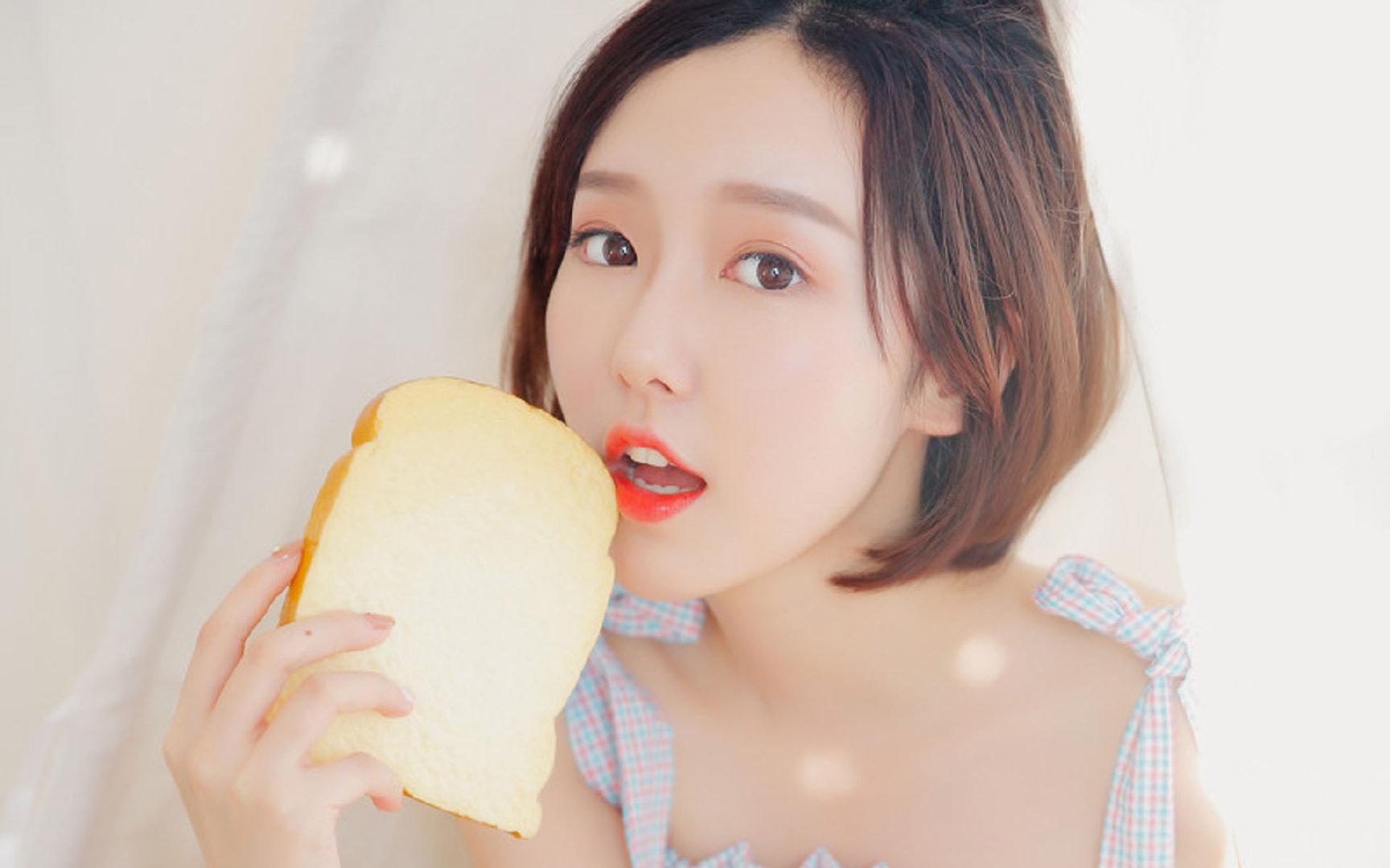 猛龙铁锁困雄鹿,利拉德47分破局记