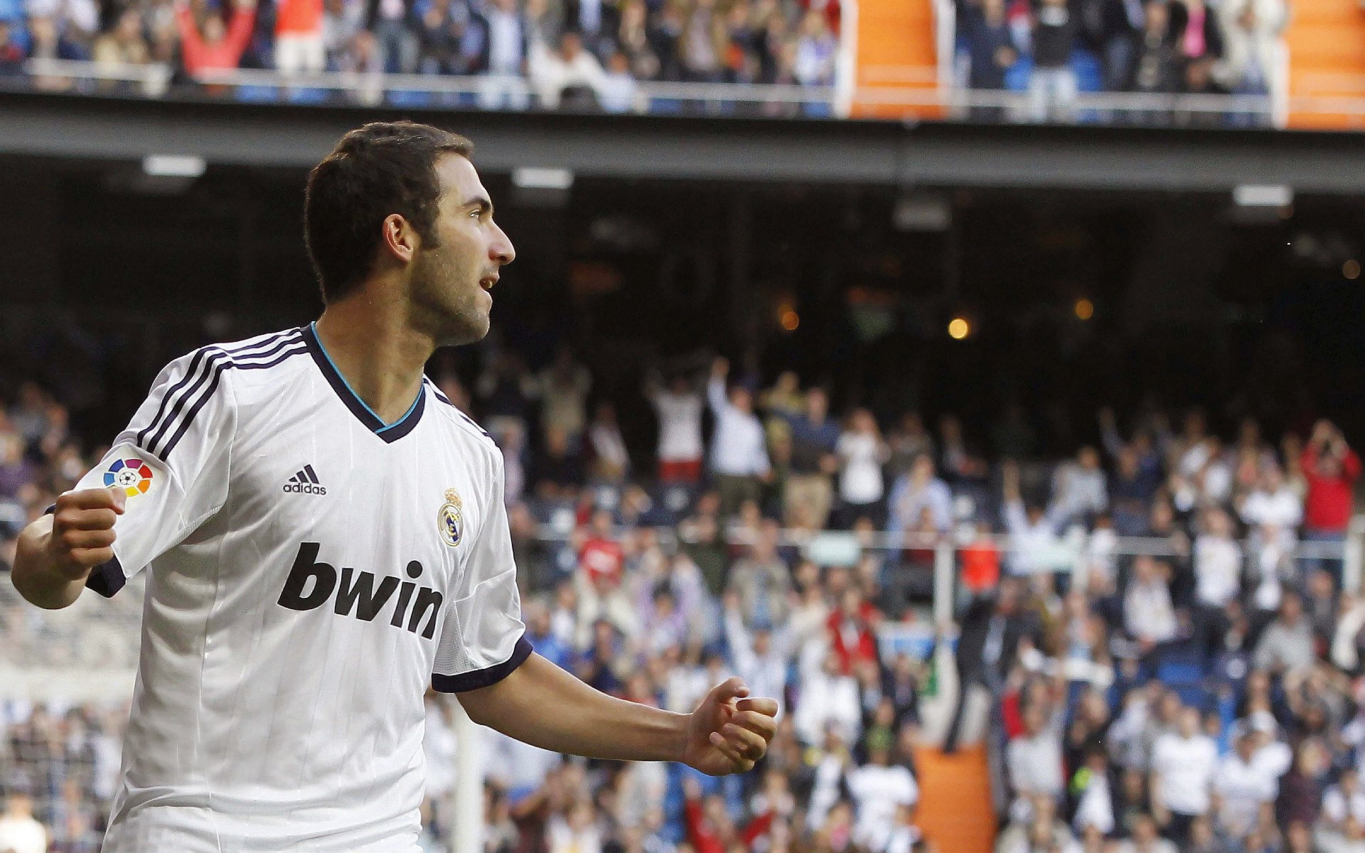 一人凿穿防线!武切维奇狂轰38+12仍吞败,篮网三核驱动协同作战制胜